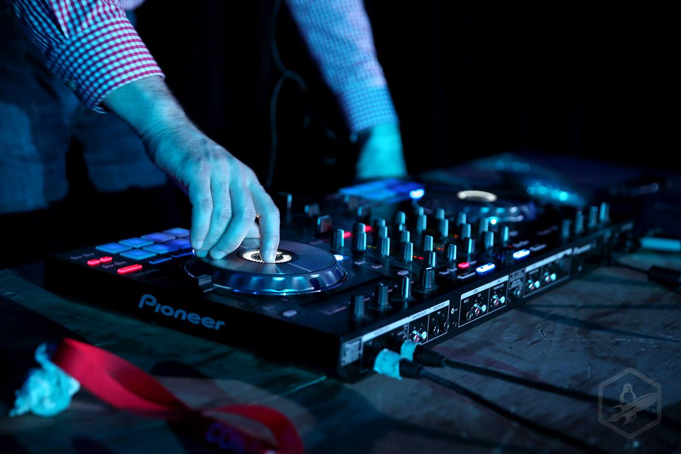 Hands on a DJ turntable